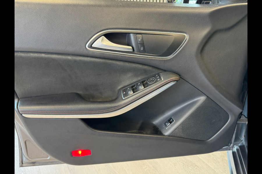 Mercedes-Benz CLA-Klasse AMG CLA200 Prestige AUT NIGHT PAKKET PANORAMADAK AIRCO CAMERA CRUISE NAVIGATIE PDC STOELVERWARMING
