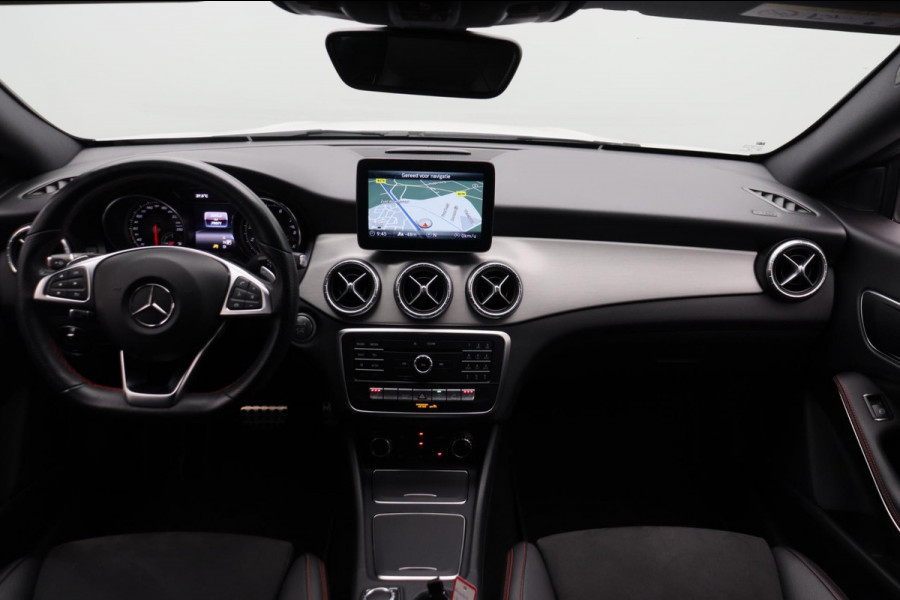 Mercedes-Benz CLA-Klasse Shooting Brake 180 Business Solution AMG Alcantara Camera Origineel NL