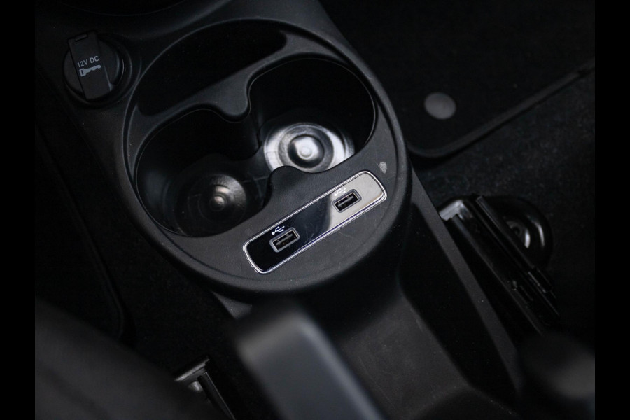 Fiat 500 Hybrid Dolcevita Finale | Airco | Cruise | Panoramadak | PDC | 15" | Apple Carplay