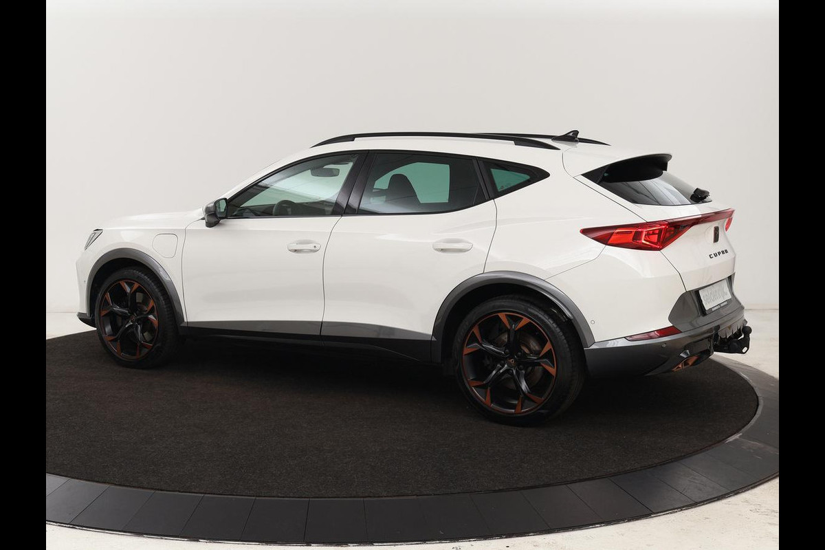 CUPRA Formentor 1.4 e-Hybrid VZ | 245pk | Stoel & stuurverwarming | Trekhaak | 360 camera | Carplay | Adaptive cruise | Navigatie | Sfeerverlichting | Full LED | Keyless | PHEV CUPRA Formentor 1.4 e-Hybrid VZ | 245pk | Stoel & stuurverwarming | Trekhaak | 360 camera | Carplay | Adaptive cruise | Navigatie | Sfeerverlichting | Full LED | Keyless | PHEV