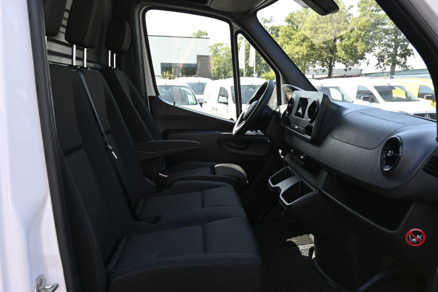 Mercedes-Benz Sprinter 317 CDI L3H2 RWD 3500 kg Trekhaak, MBUX navigatie en camera, Brake assyst, Etc.