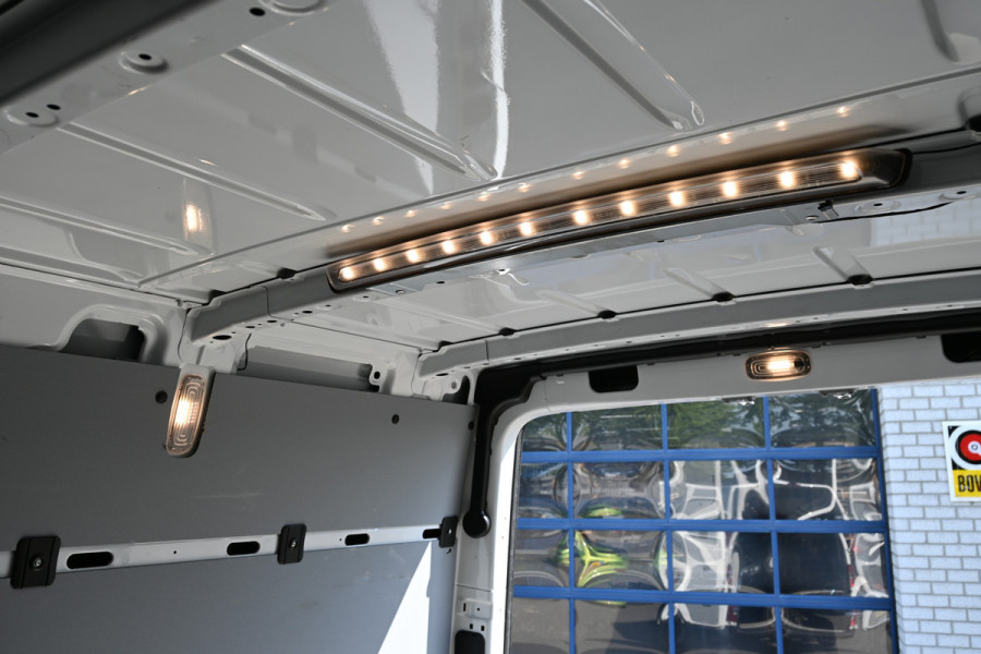 Mercedes-Benz Sprinter 317 CDI L3H2 RWD 3500 kg Trekhaak, MBUX navigatie en camera, Brake assyst, Etc.