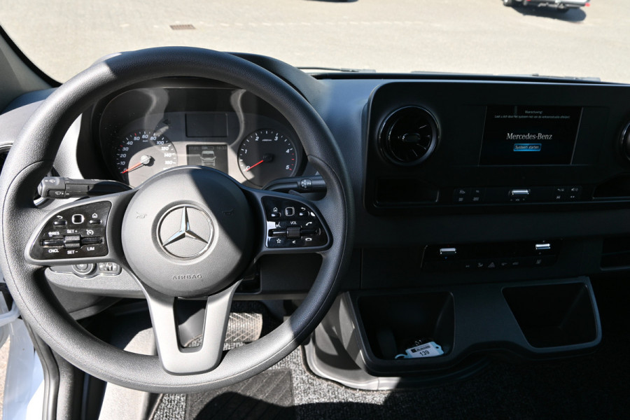 Mercedes-Benz Sprinter 317 CDI L3H2 RWD 3500 kg Trekhaak, MBUX navigatie en camera, Brake assyst, Etc.