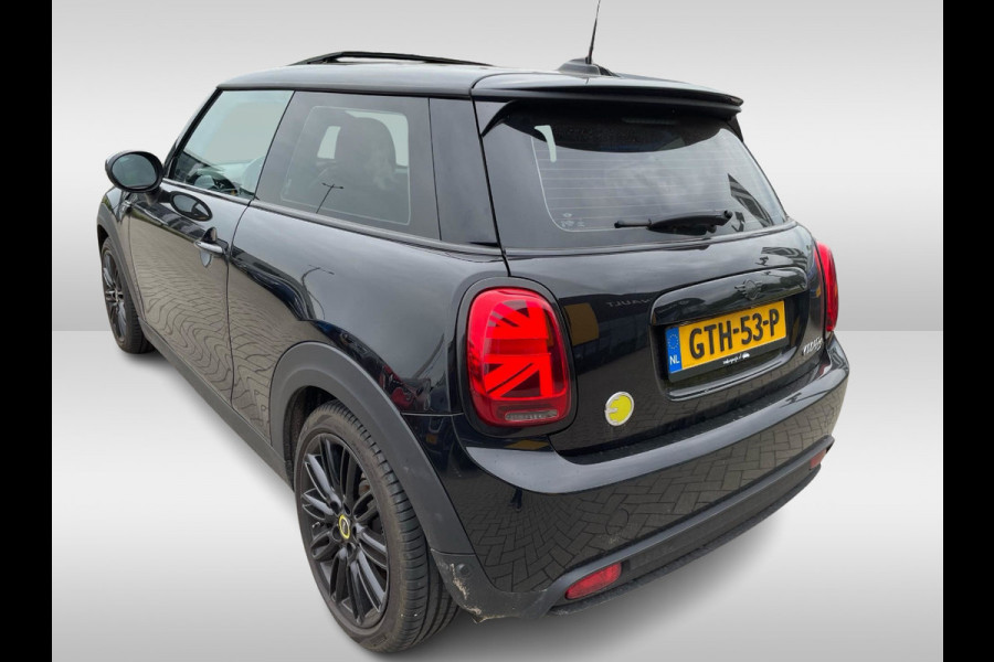 MINI Mini Electric MINI Electric 33 kWh / Panoramadak / Half leder / Navigatie / Parkeerhulp achter / 17'' / DAB / Stoelverwarming / Cruise Control