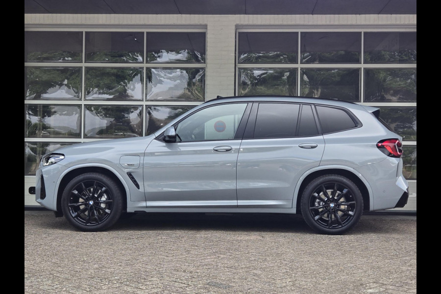 BMW X3 xDrive30e M SPORT LCI | PANORAMADAK | APPLE CARPLAY | SPORTSTOELEN | 20 INCH LM VELGEN |