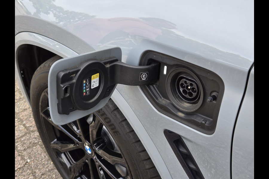 BMW X3 xDrive30e M SPORT LCI | PANORAMADAK | APPLE CARPLAY | SPORTSTOELEN | 20 INCH LM VELGEN |