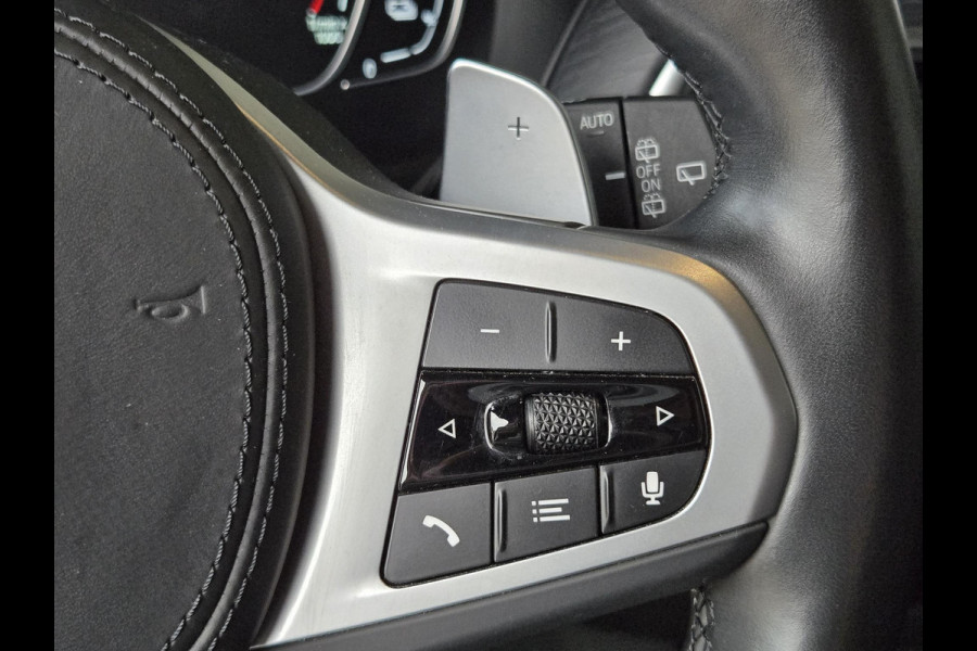 BMW X3 xDrive30e M SPORT LCI | PANORAMADAK | APPLE CARPLAY | SPORTSTOELEN | 20 INCH LM VELGEN |