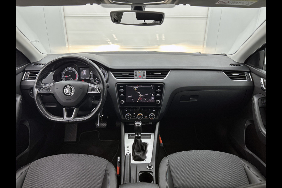 Škoda Octavia Combi 1.0 TSI Ambition Automaat (TREKHAAK, NAVIGATIE, CARPLAY, PARKEERSENSOREN, 1e EIGENAAR, GOED ONDERHOUDEN)