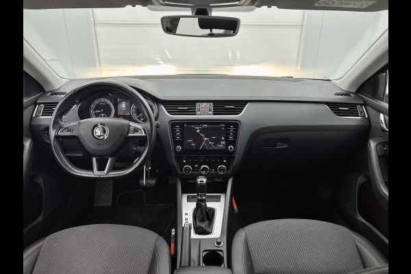 Škoda Octavia Combi 1.0 TSI Ambition Automaat (TREKHAAK, NAVIGATIE, CARPLAY, PARKEERSENSOREN, 1e EIGENAAR, GOED ONDERHOUDEN)