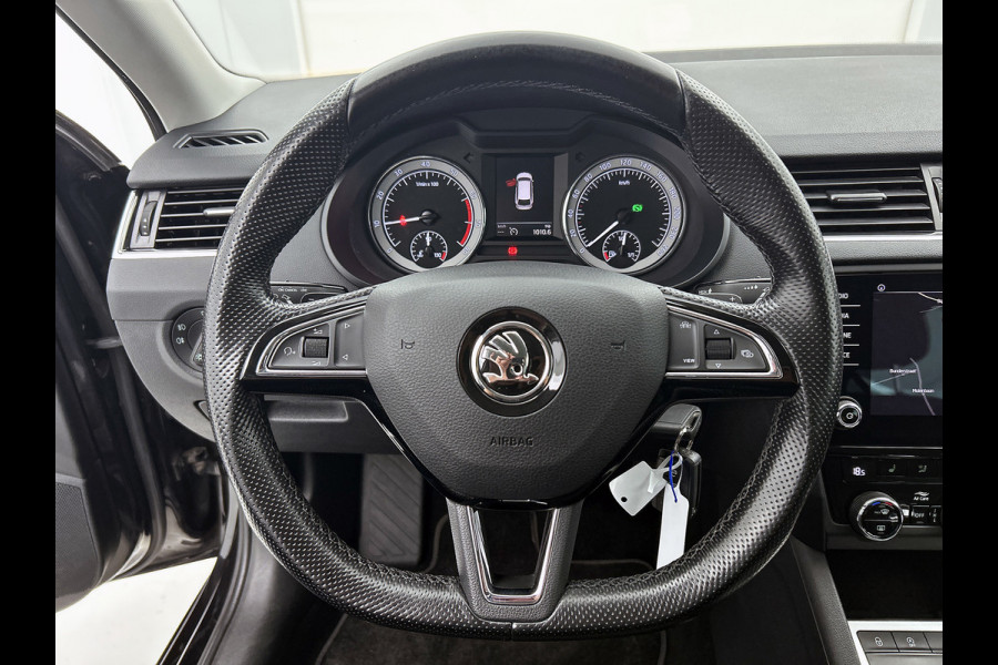 Škoda Octavia Combi 1.0 TSI Ambition Automaat (TREKHAAK, NAVIGATIE, CARPLAY, PARKEERSENSOREN, 1e EIGENAAR, GOED ONDERHOUDEN)