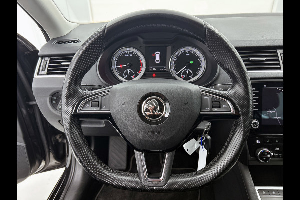 Škoda Octavia Combi 1.0 TSI Ambition Automaat (TREKHAAK, NAVIGATIE, CARPLAY, PARKEERSENSOREN, 1e EIGENAAR, GOED ONDERHOUDEN)