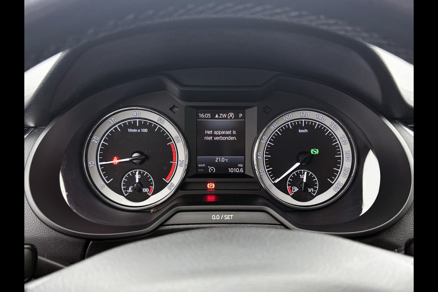 Škoda Octavia Combi 1.0 TSI Ambition Automaat (TREKHAAK, NAVIGATIE, CARPLAY, PARKEERSENSOREN, 1e EIGENAAR, GOED ONDERHOUDEN)