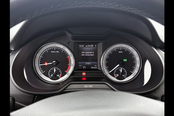 Škoda Octavia Combi 1.0 TSI Ambition Automaat (TREKHAAK, NAVIGATIE, CARPLAY, PARKEERSENSOREN, 1e EIGENAAR, GOED ONDERHOUDEN)