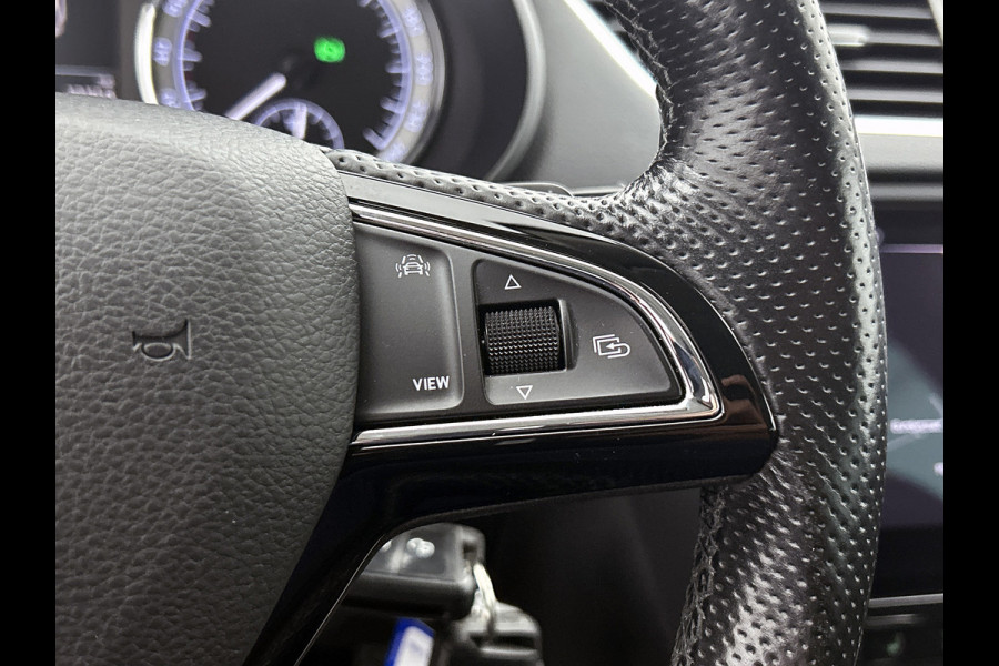 Škoda Octavia Combi 1.0 TSI Ambition Automaat (TREKHAAK, NAVIGATIE, CARPLAY, PARKEERSENSOREN, 1e EIGENAAR, GOED ONDERHOUDEN)