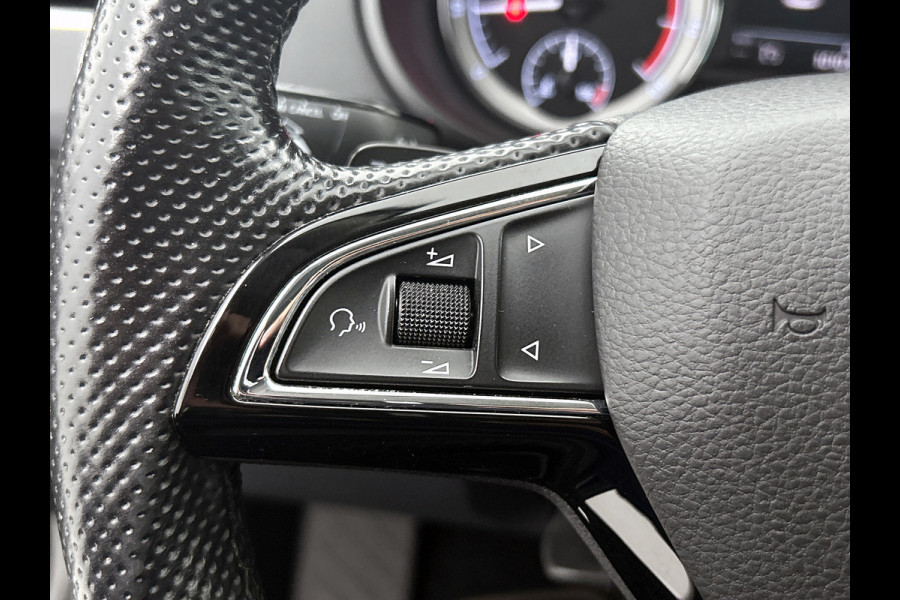 Škoda Octavia Combi 1.0 TSI Ambition Automaat (TREKHAAK, NAVIGATIE, CARPLAY, PARKEERSENSOREN, 1e EIGENAAR, GOED ONDERHOUDEN)