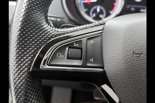 Škoda Octavia Combi 1.0 TSI Ambition Automaat (TREKHAAK, NAVIGATIE, CARPLAY, PARKEERSENSOREN, 1e EIGENAAR, GOED ONDERHOUDEN)