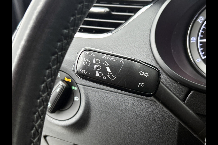 Škoda Octavia Combi 1.0 TSI Ambition Automaat (TREKHAAK, NAVIGATIE, CARPLAY, PARKEERSENSOREN, 1e EIGENAAR, GOED ONDERHOUDEN)