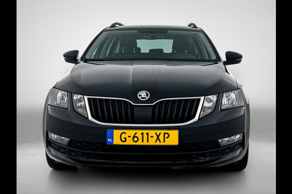 Škoda Octavia Combi 1.0 TSI Ambition Automaat (TREKHAAK, NAVIGATIE, CARPLAY, PARKEERSENSOREN, 1e EIGENAAR, GOED ONDERHOUDEN)