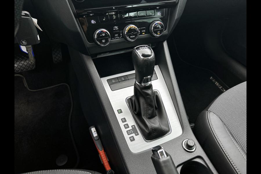 Škoda Octavia Combi 1.0 TSI Ambition Automaat (TREKHAAK, NAVIGATIE, CARPLAY, PARKEERSENSOREN, 1e EIGENAAR, GOED ONDERHOUDEN)