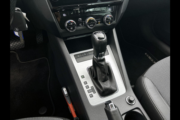 Škoda Octavia Combi 1.0 TSI Ambition Automaat (TREKHAAK, NAVIGATIE, CARPLAY, PARKEERSENSOREN, 1e EIGENAAR, GOED ONDERHOUDEN)