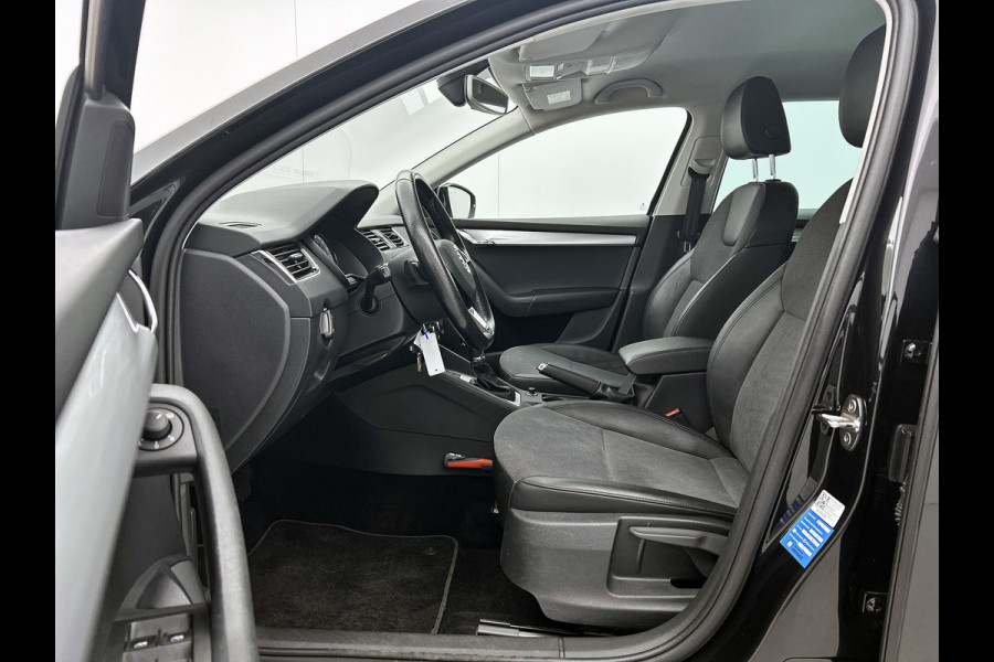 Škoda Octavia Combi 1.0 TSI Ambition Automaat (TREKHAAK, NAVIGATIE, CARPLAY, PARKEERSENSOREN, 1e EIGENAAR, GOED ONDERHOUDEN)