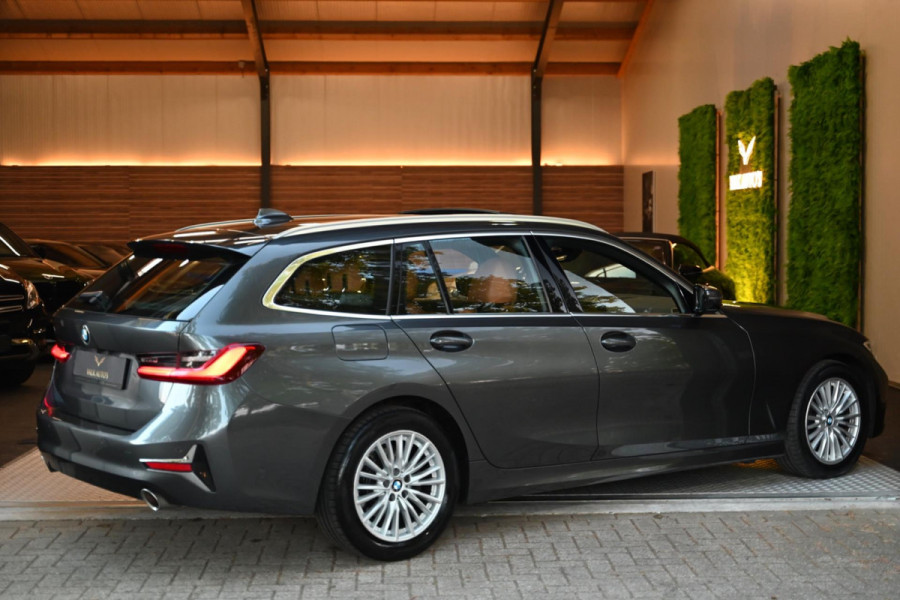 BMW 3 Serie Touring 320i High Executive Edition - Adaptive Cruise Control - Memory - Panoramadak - El. Trekhaak - Dashboard Leder