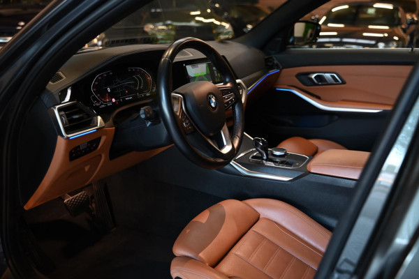 BMW 3 Serie Touring 320i High Executive Edition - Adaptive Cruise Control - Memory - Panoramadak - El. Trekhaak - Dashboard Leder