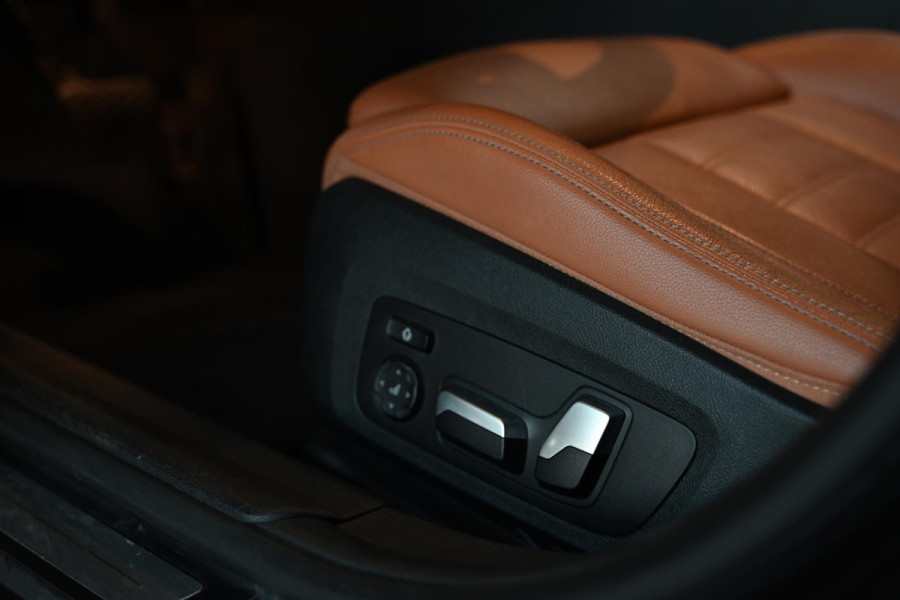 BMW 3 Serie Touring 320i High Executive Edition - Adaptive Cruise Control - Memory - Panoramadak - El. Trekhaak - Dashboard Leder