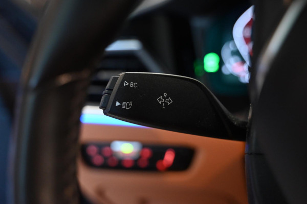BMW 3 Serie Touring 320i High Executive Edition - Adaptive Cruise Control - Memory - Panoramadak - El. Trekhaak - Dashboard Leder