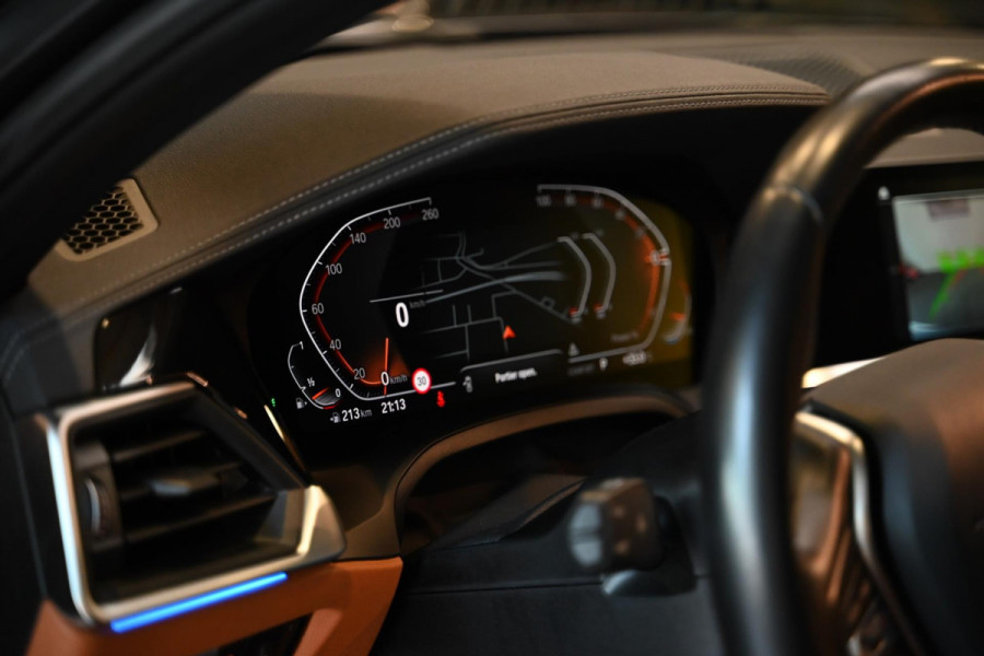 BMW 3 Serie Touring 320i High Executive Edition - Adaptive Cruise Control - Memory - Panoramadak - El. Trekhaak - Dashboard Leder