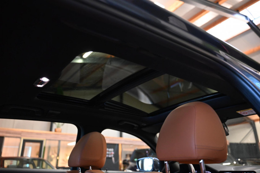 BMW 3 Serie Touring 320i High Executive Edition - Adaptive Cruise Control - Memory - Panoramadak - El. Trekhaak - Dashboard Leder
