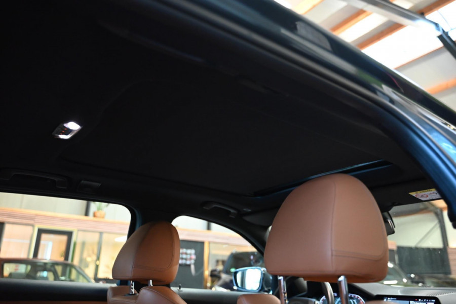 BMW 3 Serie Touring 320i High Executive Edition - Adaptive Cruise Control - Memory - Panoramadak - El. Trekhaak - Dashboard Leder
