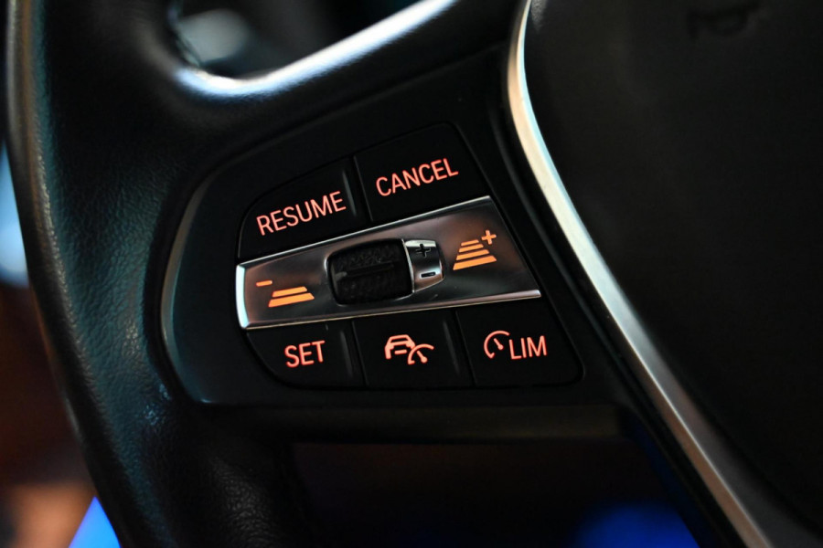 BMW 3 Serie Touring 320i High Executive Edition - Adaptive Cruise Control - Memory - Panoramadak - El. Trekhaak - Dashboard Leder