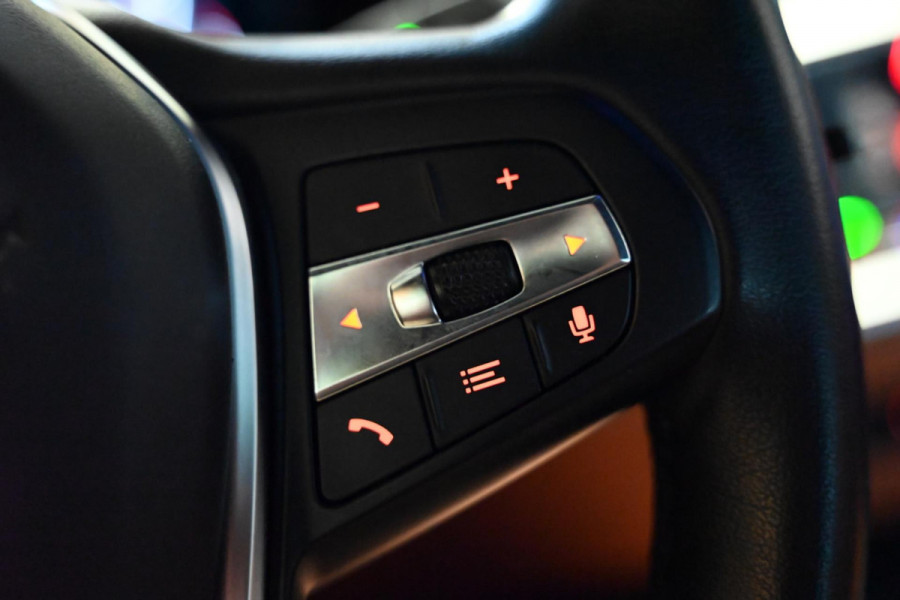 BMW 3 Serie Touring 320i High Executive Edition - Adaptive Cruise Control - Memory - Panoramadak - El. Trekhaak - Dashboard Leder