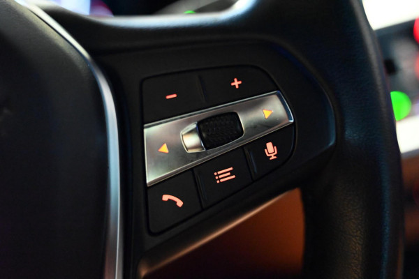 BMW 3 Serie Touring 320i High Executive Edition - Adaptive Cruise Control - Memory - Panoramadak - El. Trekhaak - Dashboard Leder