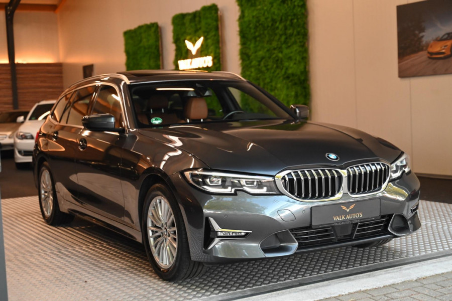 BMW 3 Serie Touring 320i High Executive Edition - Adaptive Cruise Control - Memory - Panoramadak - El. Trekhaak - Dashboard Leder