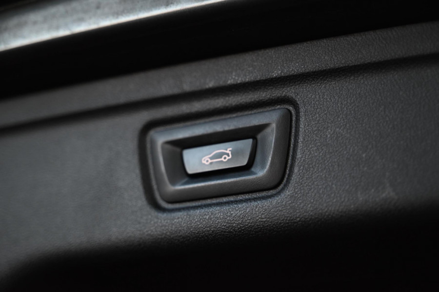 BMW 3 Serie Touring 320i High Executive Edition - Adaptive Cruise Control - Memory - Panoramadak - El. Trekhaak - Dashboard Leder