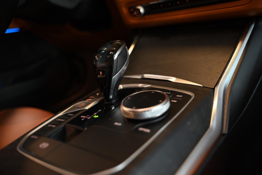 BMW 3 Serie Touring 320i High Executive Edition - Adaptive Cruise Control - Memory - Panoramadak - El. Trekhaak - Dashboard Leder