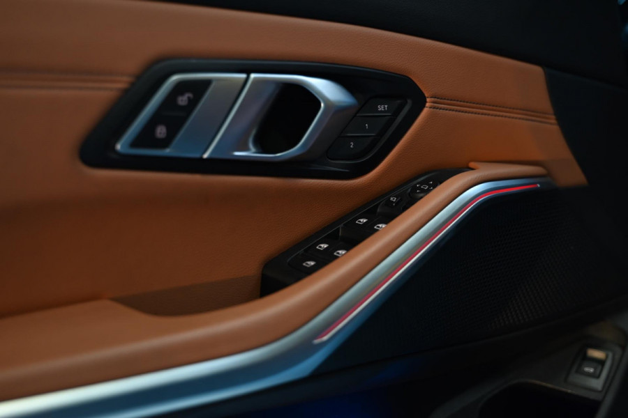BMW 3 Serie Touring 320i High Executive Edition - Adaptive Cruise Control - Memory - Panoramadak - El. Trekhaak - Dashboard Leder