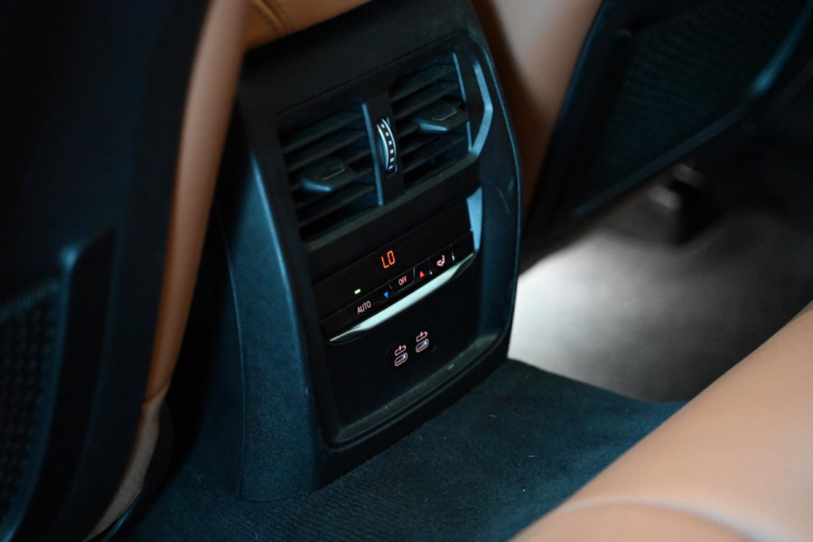 BMW 3 Serie Touring 320i High Executive Edition - Adaptive Cruise Control - Memory - Panoramadak - El. Trekhaak - Dashboard Leder