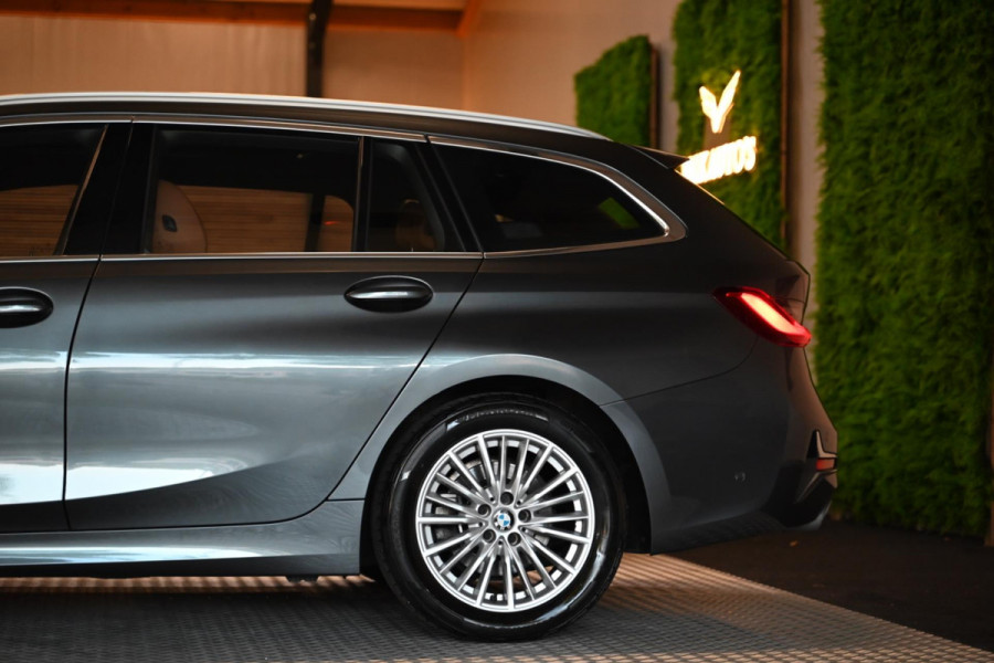 BMW 3 Serie Touring 320i High Executive Edition - Adaptive Cruise Control - Memory - Panoramadak - El. Trekhaak - Dashboard Leder