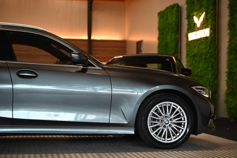 BMW 3 Serie Touring 320i High Executive Edition - Adaptive Cruise Control - Memory - Panoramadak - El. Trekhaak - Dashboard Leder