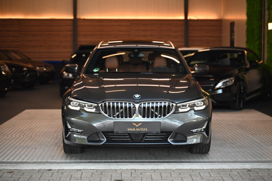 BMW 3 Serie Touring 320i High Executive Edition - Adaptive Cruise Control - Memory - Panoramadak - El. Trekhaak - Dashboard Leder