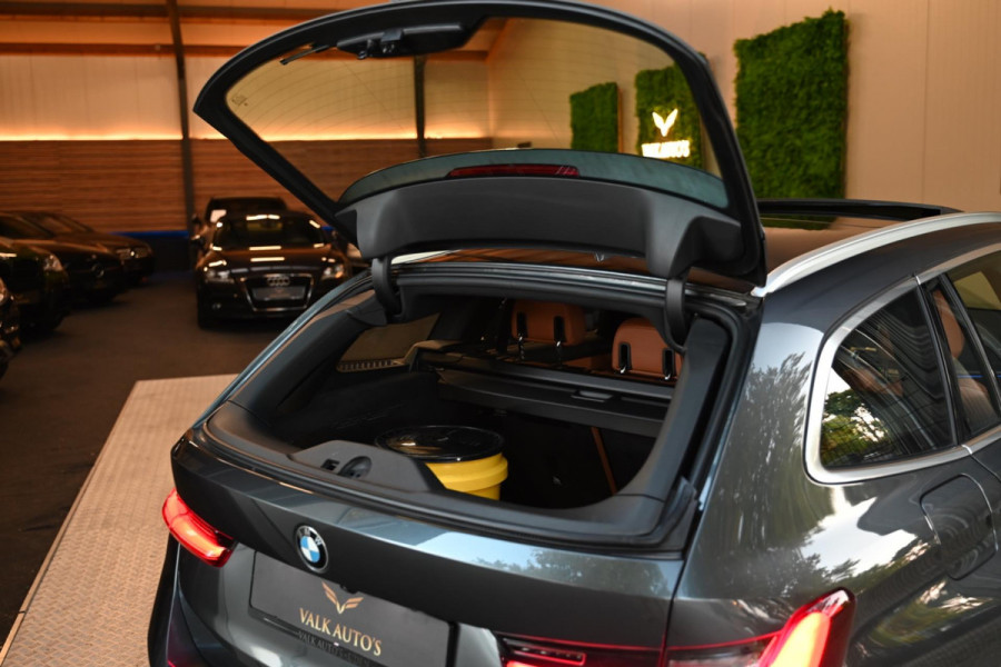 BMW 3 Serie Touring 320i High Executive Edition - Adaptive Cruise Control - Memory - Panoramadak - El. Trekhaak - Dashboard Leder