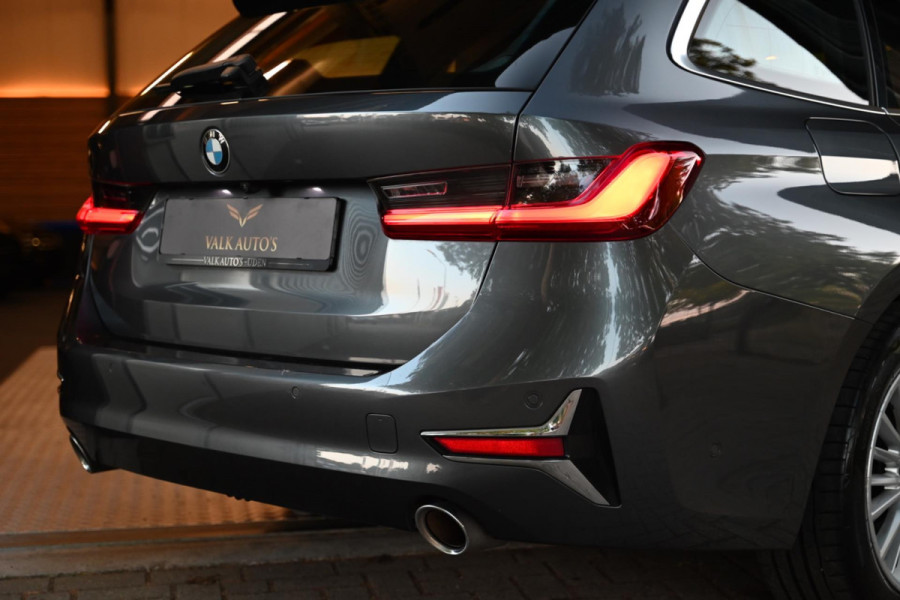 BMW 3 Serie Touring 320i High Executive Edition - Adaptive Cruise Control - Memory - Panoramadak - El. Trekhaak - Dashboard Leder