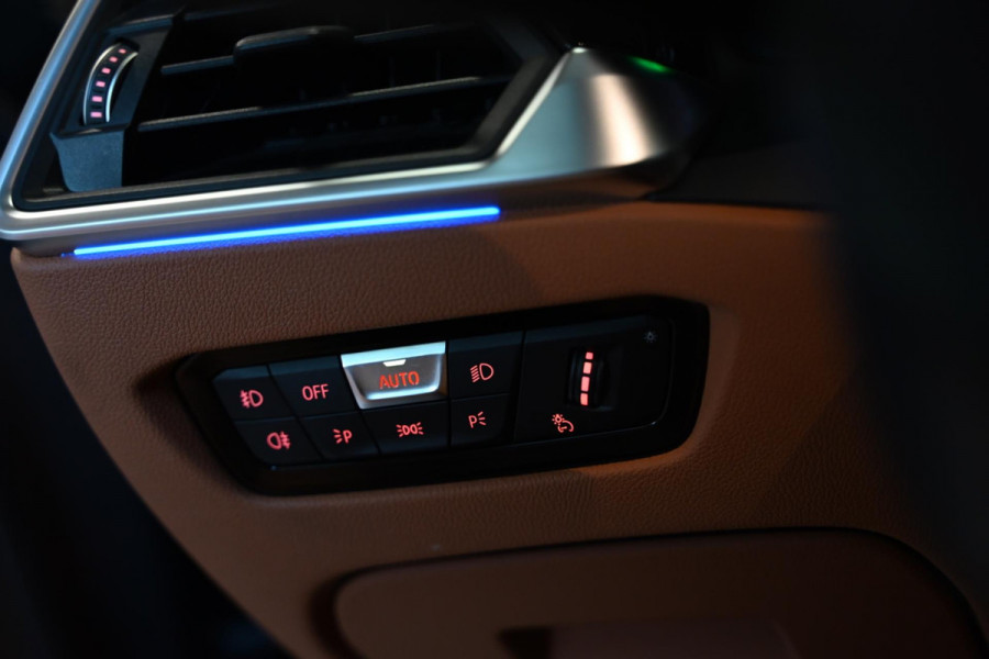 BMW 3 Serie Touring 320i High Executive Edition - Adaptive Cruise Control - Memory - Panoramadak - El. Trekhaak - Dashboard Leder
