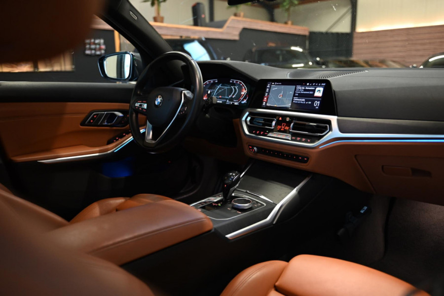 BMW 3 Serie Touring 320i High Executive Edition - Adaptive Cruise Control - Memory - Panoramadak - El. Trekhaak - Dashboard Leder