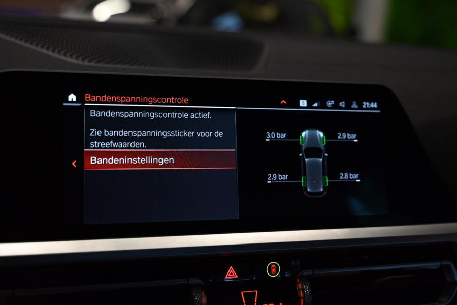 BMW 3 Serie Touring 320i High Executive Edition - Adaptive Cruise Control - Memory - Panoramadak - El. Trekhaak - Dashboard Leder