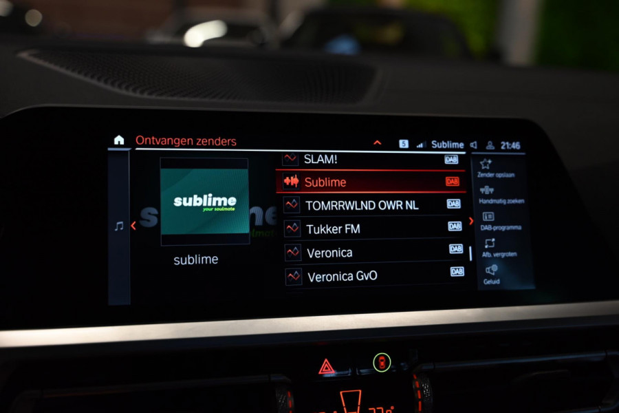 BMW 3 Serie Touring 320i High Executive Edition - Adaptive Cruise Control - Memory - Panoramadak - El. Trekhaak - Dashboard Leder
