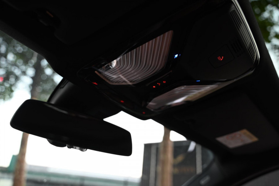 BMW 3 Serie Touring 320i High Executive Edition - Adaptive Cruise Control - Memory - Panoramadak - El. Trekhaak - Dashboard Leder